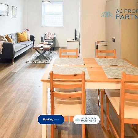 Premium Offer L Last-Minute Escape L Aj Properties L High Street Cheltenham L Parking L Ideal For Short Or Long Stays - Town Centre Apartment, 4 Beds, 1 Bathroom 외부 사진