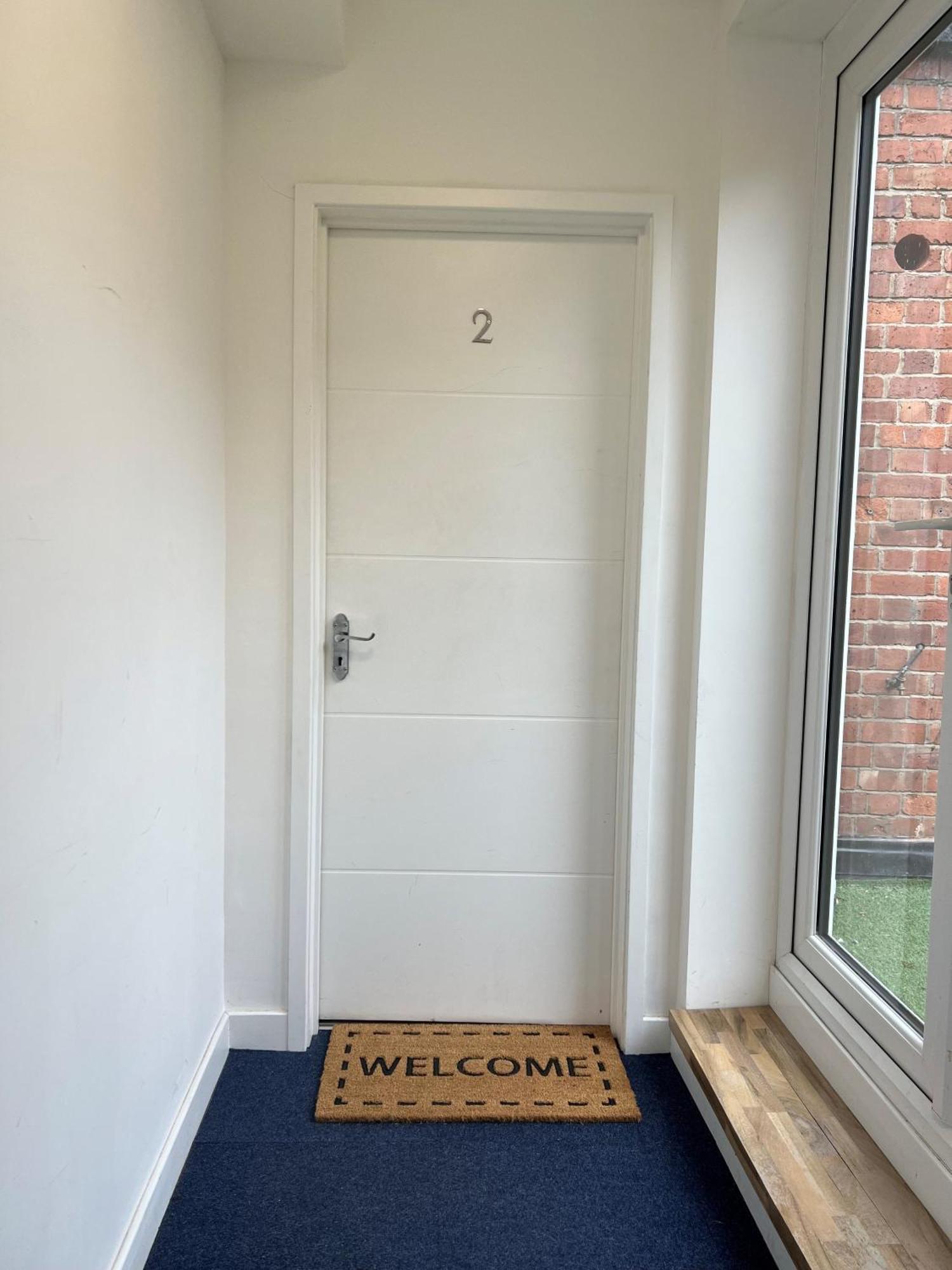 Premium Offer L Last-Minute Escape L Aj Properties L High Street Cheltenham L Parking L Ideal For Short Or Long Stays - Town Centre Apartment, 4 Beds, 1 Bathroom 외부 사진