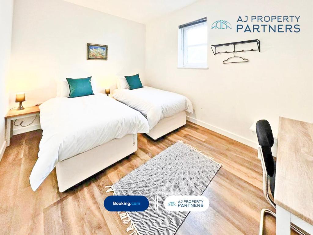 Premium Offer L Last-Minute Escape L Aj Properties L High Street Cheltenham L Parking L Ideal For Short Or Long Stays - Town Centre Apartment, 4 Beds, 1 Bathroom 외부 사진