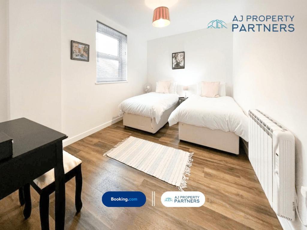 Premium Offer L Last-Minute Escape L Aj Properties L High Street Cheltenham L Parking L Ideal For Short Or Long Stays - Town Centre Apartment, 4 Beds, 1 Bathroom 외부 사진
